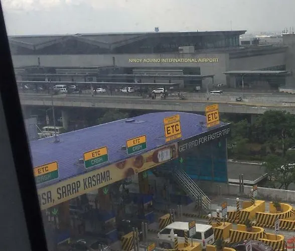 Az Condo-Hotel Across Airport Terminal-3 *