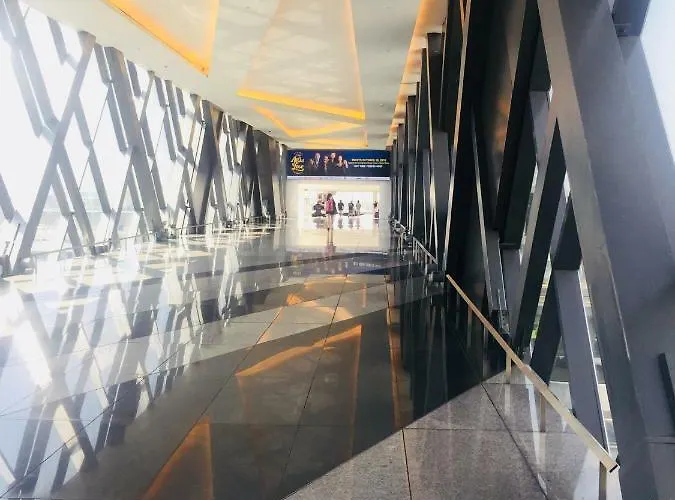 Az Condo-Hotel Across Airport Terminal-3