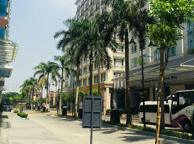 Az Condo-Hotel Across Airport Terminal-3 *