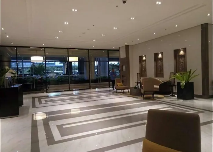 Az Condo-Hotel Across Airport Terminal-3 *
