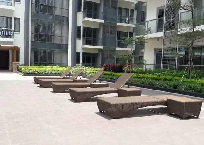Hotel Az Condo-Hotel Across Airport Terminal-3 *